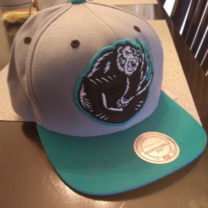 Vintage 90's Mitchell and Ness Vancouver grizzlies adjustable fit